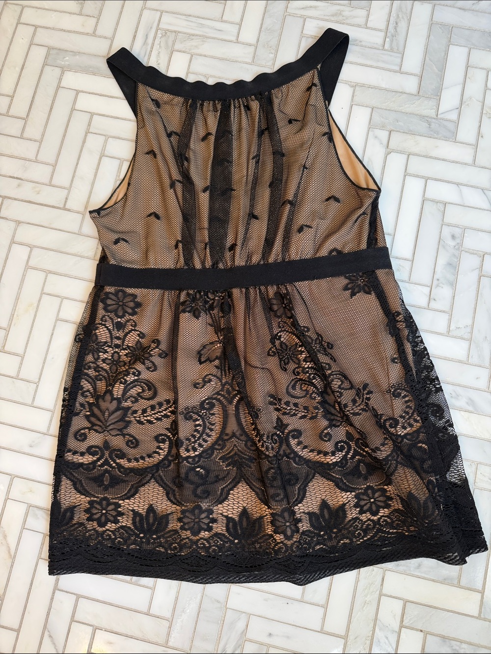 Max Studio Black Lace Camisole fully lined - Picture 3 of 5